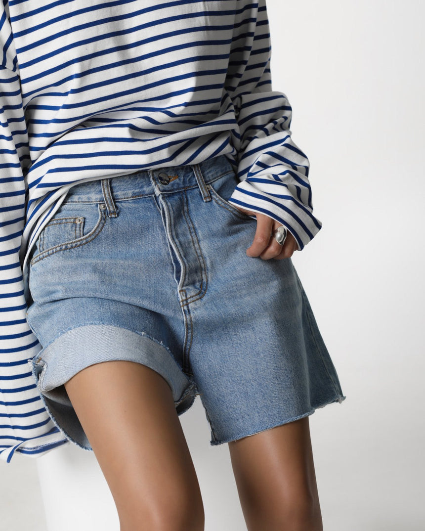 Cutted Detail Vintage Oversized Denim Shorts (PAPERMOON)